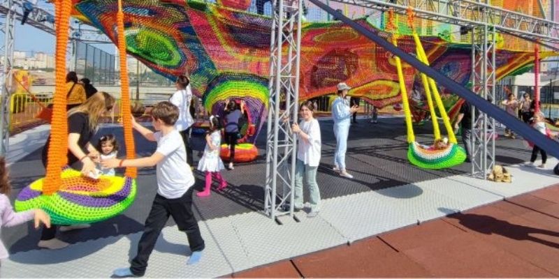 planning safe net playgrounds in public spaces
